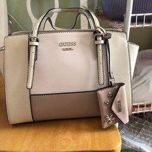 Guess purse 👜